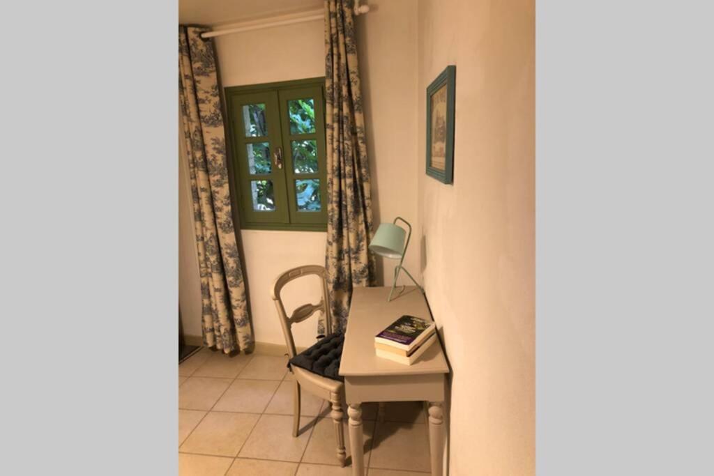 Uzes A Pied, Appartement Dans Cadre D'Exception Exterior photo