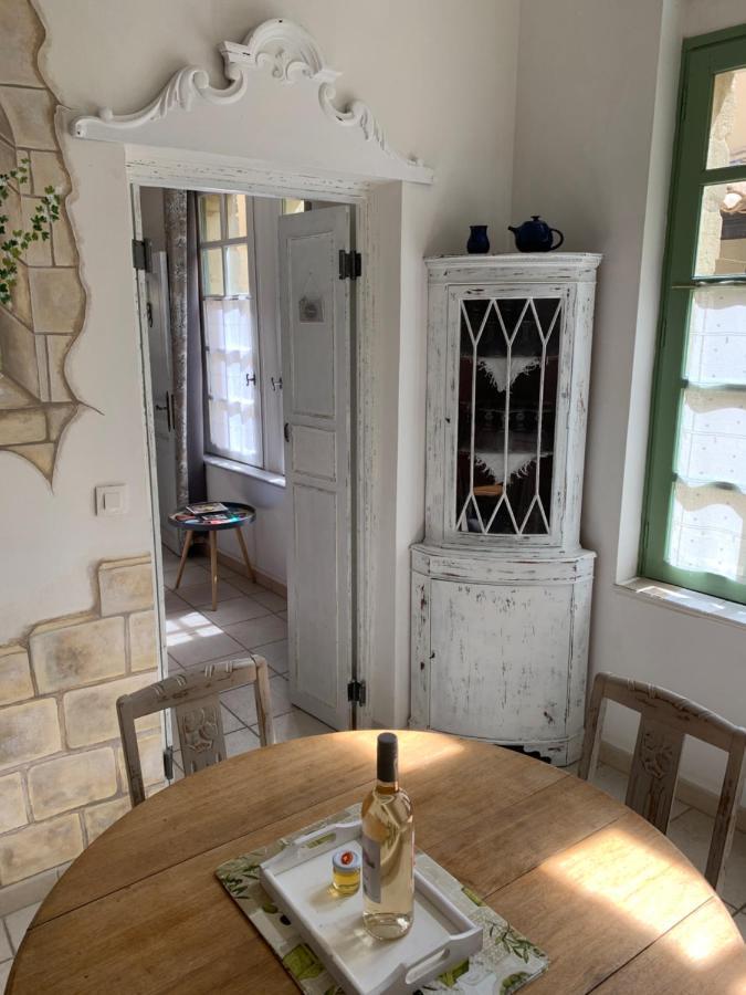 Uzes A Pied, Appartement Dans Cadre D'Exception Exterior photo